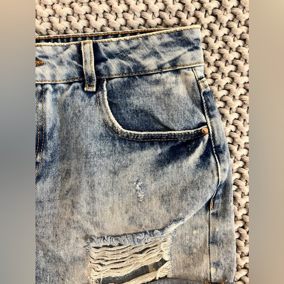 Zara Distressed Cuffed Jean Shorts - Picture 6 of 11